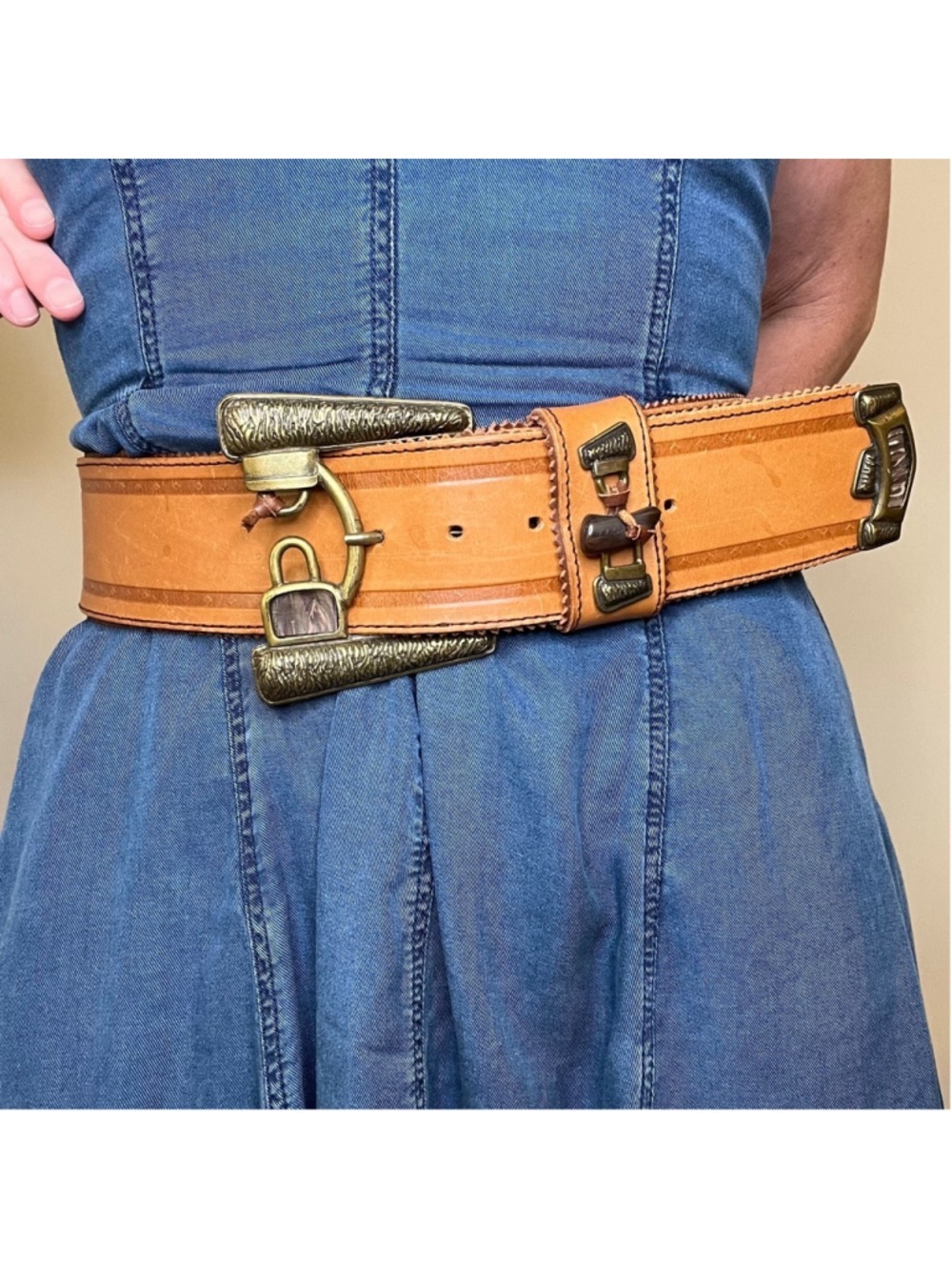 MINORONZONI Italian Vintage Leather Belt, Caramel Tan, Large Western Buckle, XL - Picture 4 of 13